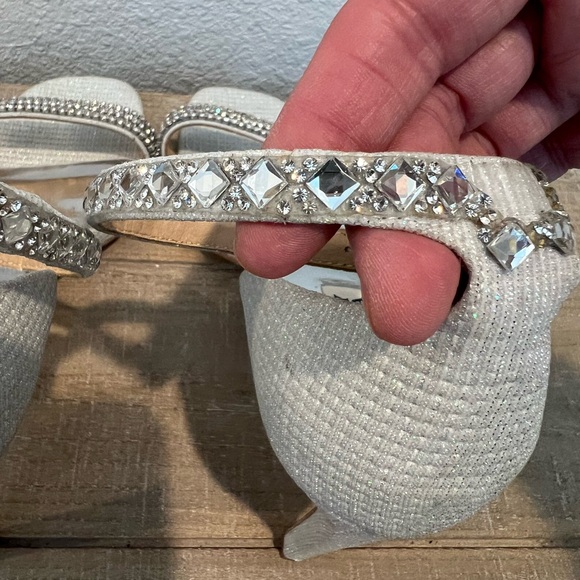 Badgley Mischka Campbell Silver Jeweled Sandal Ankle Strap High Heel Size 9 - Picture 4 of 9